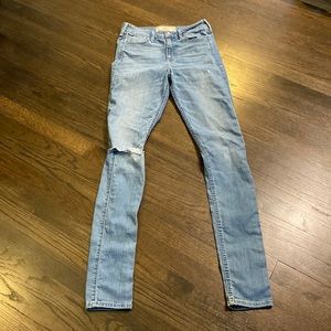 Hollister Super Skinny High Rise Jeans 27 L33 Distressed EUC